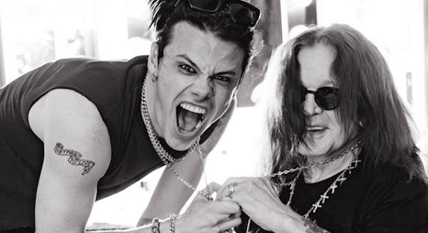 Yungblud különleges ajándékot adott Ozzy Osbourne-nak (videó)