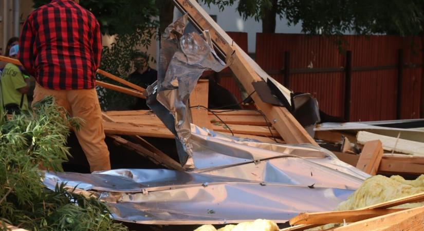 Leszakította egy szegedi egyetemi épület tetejét a vihar