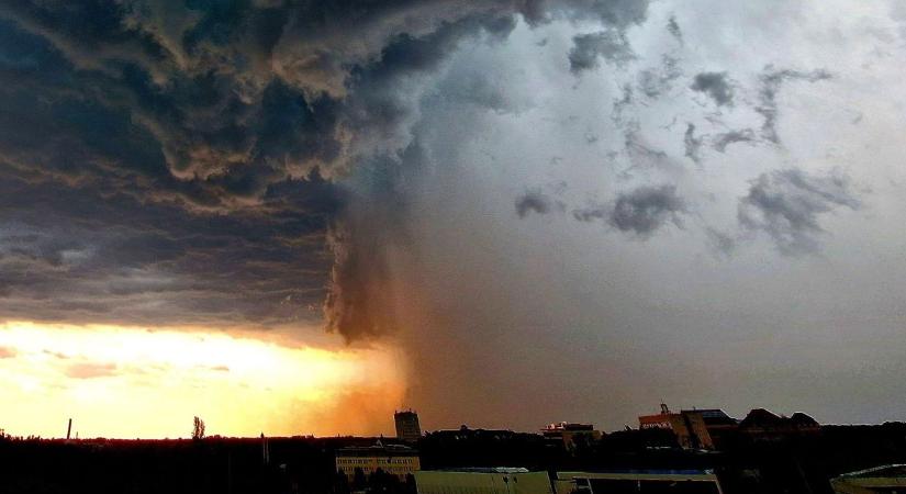 Csodálatos, de félelmetes képeken a keddi vihar Debrecenben