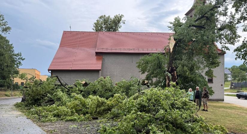 A vihar és árvíz miatt 40 helyen hirdettek rendkívüli helyzetet Szlovákiában