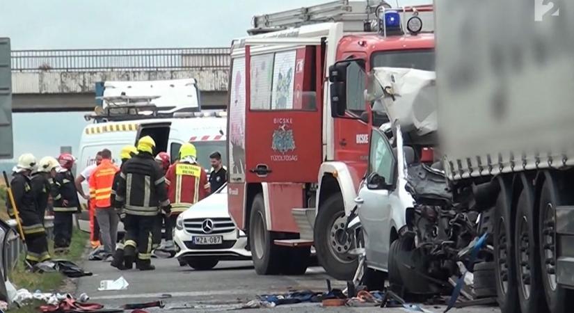 Újabb drámai részletek derültek ki az M1-esen történt horrorbalesetről - videó