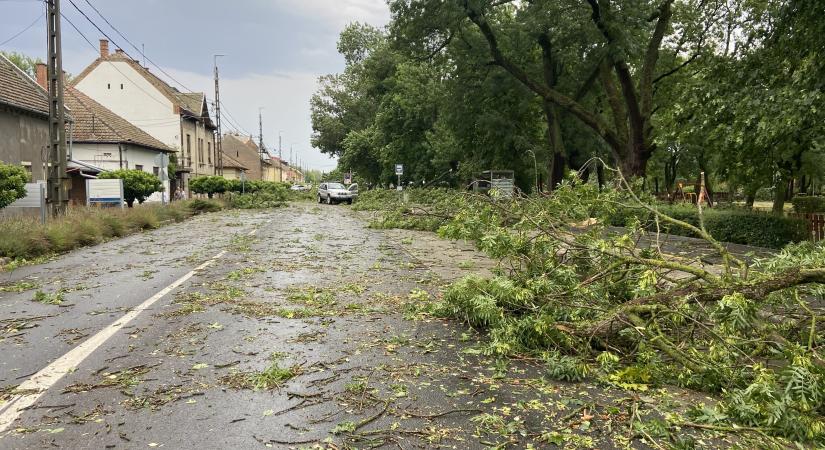 Folyamatosan dolgoznak a tűzoltók a károk felszámolásán