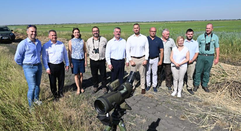 Az MBH Bank a Hortobágyi Nemzeti Park Igazgatósággal közösen támogatja a székicsérek védelmét