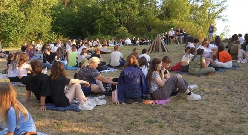 Különleges dicsőítő alkalom a KRISZ szervezésében