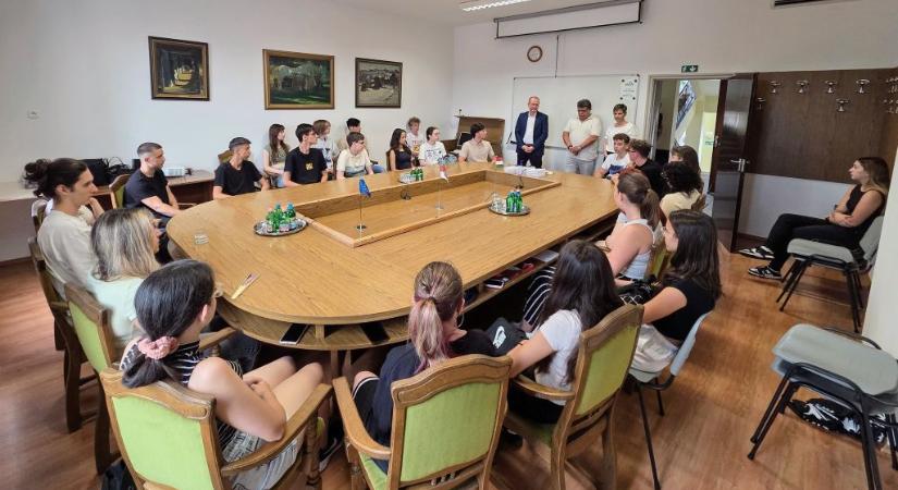 Diákmunkások dolgoznak a kanizsai hivatalban és az intézményekben