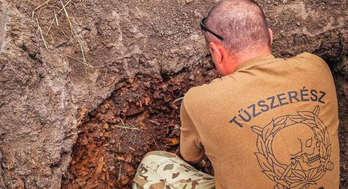 Több száz robbanóeszközre bukkantak Debrecenben