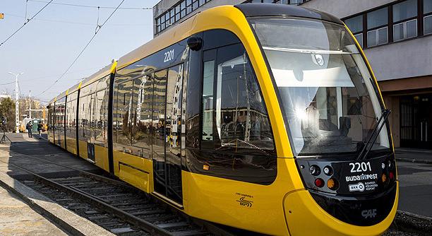 Baj van az új fővárosi villamosokkal, megszólalt a BKK