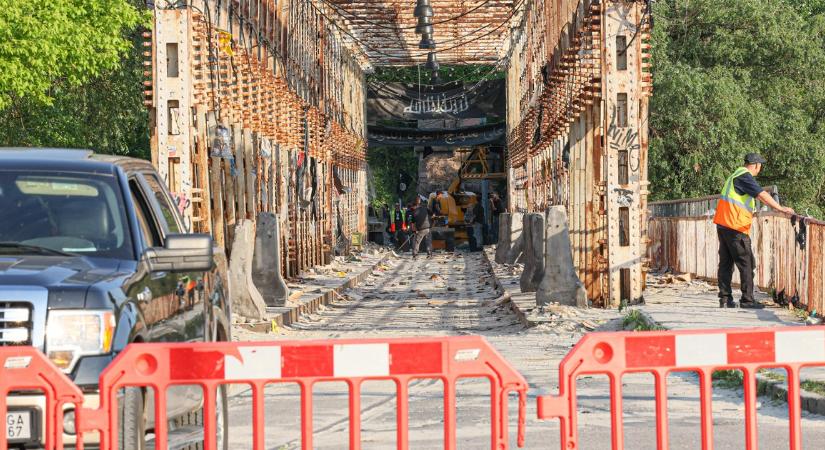 Életveszélyessé vált, teljesen lezárták a Hajógyári-szigetet