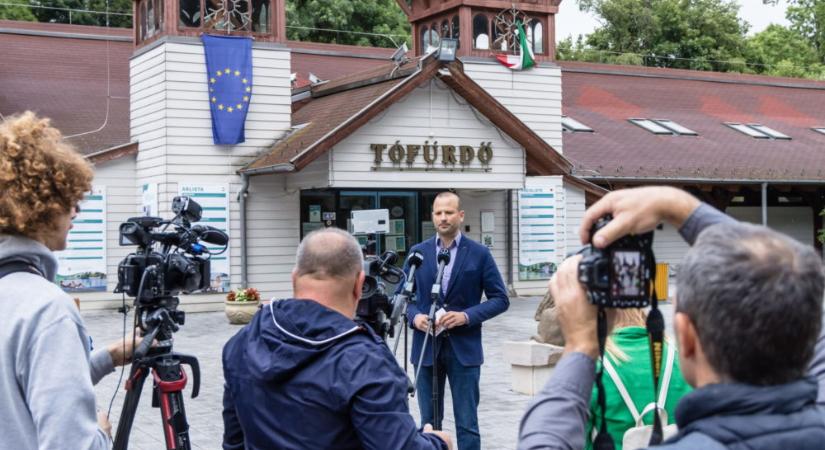 Ideiglenes fürdőházat kap a Hévízi Tófürdő