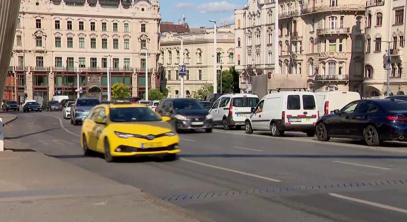 A Budapesten tapasztalható dugók a taxisokat és az utasokat is befolyásolja  videó