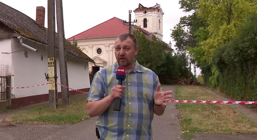 Tőből tépte ki a sápi templom tornyát az elementáris erejű szél  videó