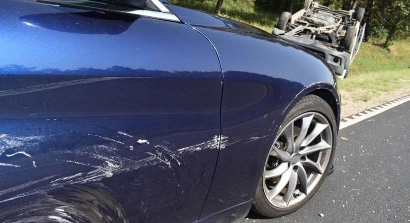 Figyelmetlenül előzött, baleset lett a vége
