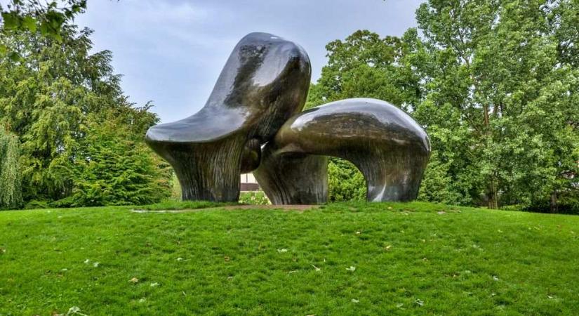 Henry Moore szobrai töltik meg a világ legnagyobb szabadtéri kiállítását