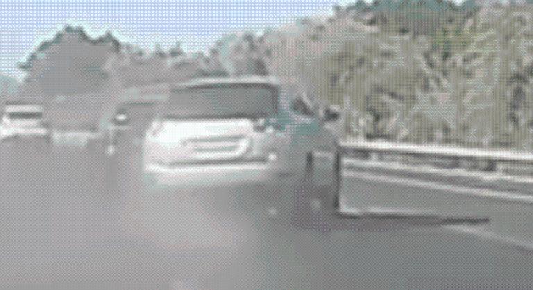 Ittasan törte össze az autóját egy sofőr az M7-es autópályán