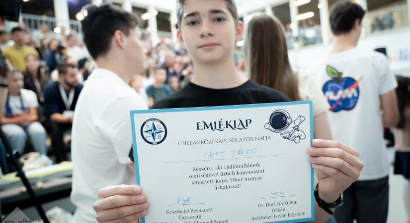Csillagközi kapcsolat: Győr hívja az űrállomást! Űrállomás jelentkezz!