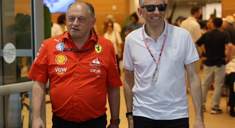 F1: A Ferrari-vezér nem áll ki a csapatfőnök mellett