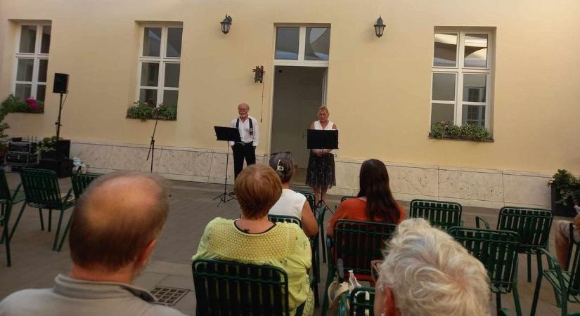 Tolcsvay Béla, Jókai és a reformkor titkai a múzeum udvarán