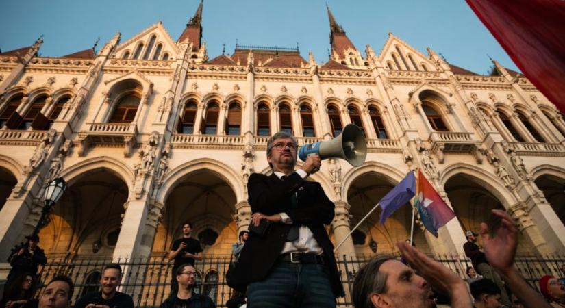 Ki kell adni Hadházyéknak, miért nem sikerült az ingatlan-nyilvántartás 16 milliárdos digitalizációja, de az iratok nincsenek digitalizálva