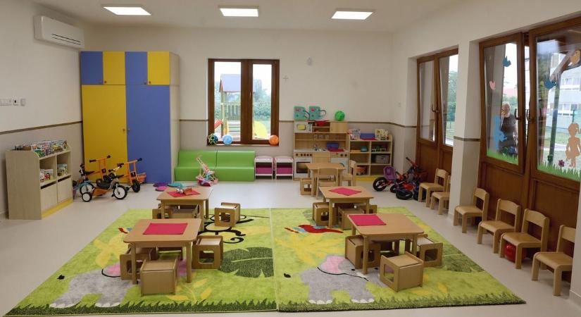 „Aki a gyermekeknek épít, a jövőnek épít” – Átadták a Szent Erzsébet Görögkatolikus Bölcsődét (fotók, videó)