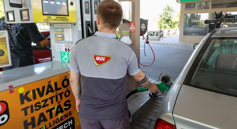 Nincs megállás, még több pénzt hagyhatunk ott a benzinkutakon