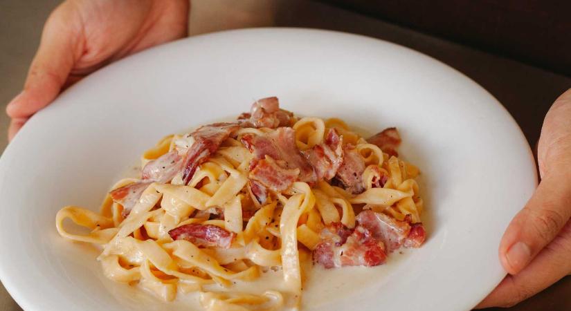 Carbonarát vacsoráztak a kórházba került gyermekek