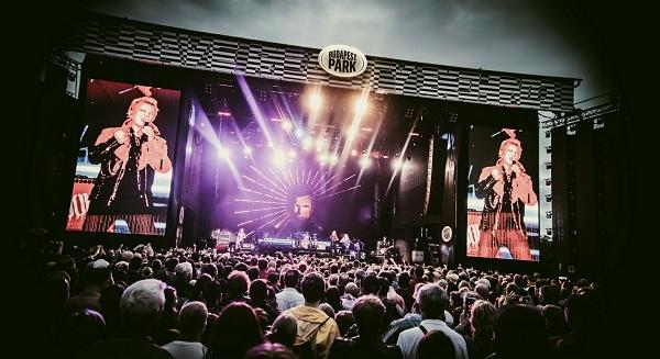 "Egy szebb világba kerülni" - Billy Idol, Dope Calypso koncertbeszámoló - 2025.07.08., Budapest Park