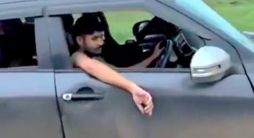 Megelőzi a Suzuki Swiftet az autós: amikor közelebbről meglátja, leesik az álla - Videó