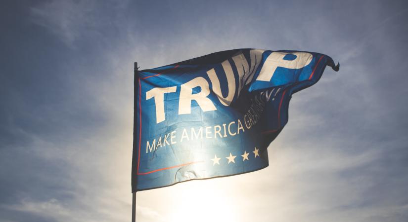 Hatalmas pofonba szaladt bele Trump: valójában Biden sikereivel dicsekszik, de csúnyán lebukott