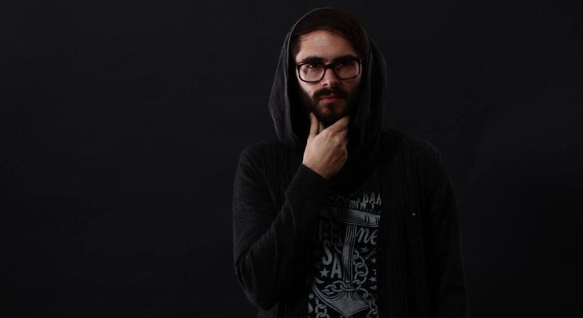 Byealex otthagyta a fogát a koncerten
