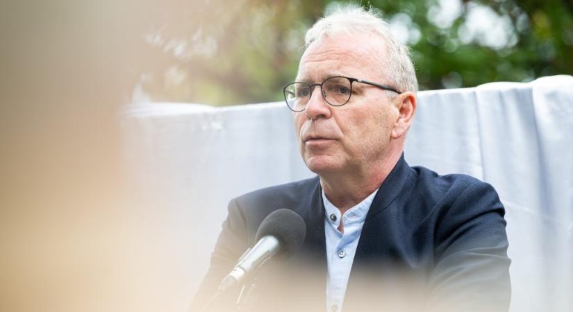 Pokorni Zoltán 2020-ban kitüntette annak az egészségügyi központnak a volt vezetőjét, akit Kovács Gergely hűtlen kezelés és lopás gyanúja miatt jelentett fel