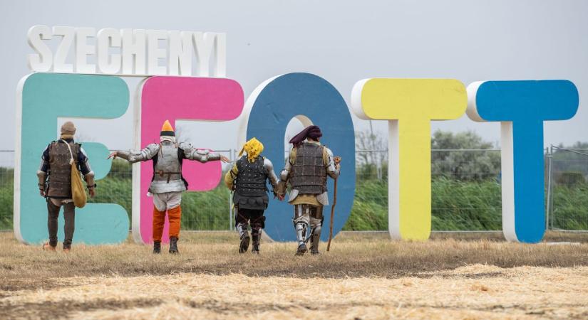 Ének az esőben – megnyitotta kapuit a 49. EFOTT fesztivál Sukorón (galéria)