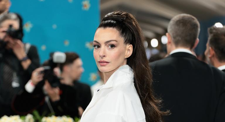 Anne Hathaway összeomlott a forgatáson