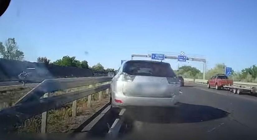 Videón az ittas sofőr, aki rommá zúzta Lexusát az M7-esen
