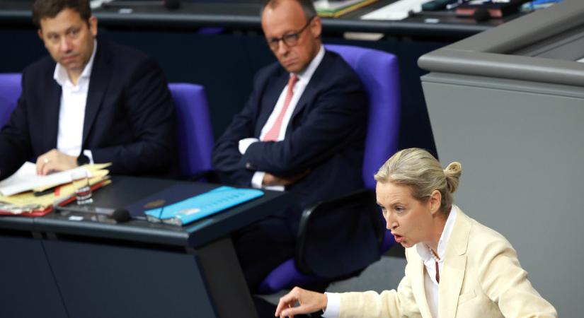 Választási csalással vádolta meg az AfD vezetője a német kancellárt a Bundestagban