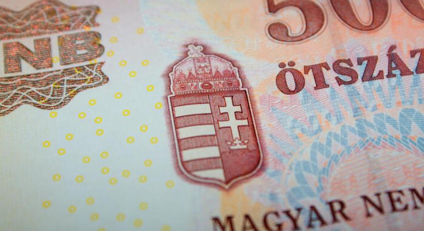 Ismét a lélektani határ alá kukucskált be a forint