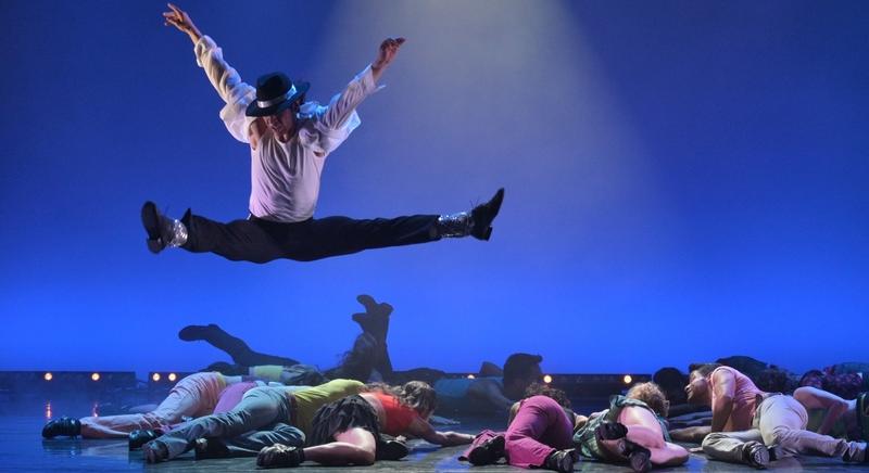 Moonwalk: Jackson a barlangszínházban táncol