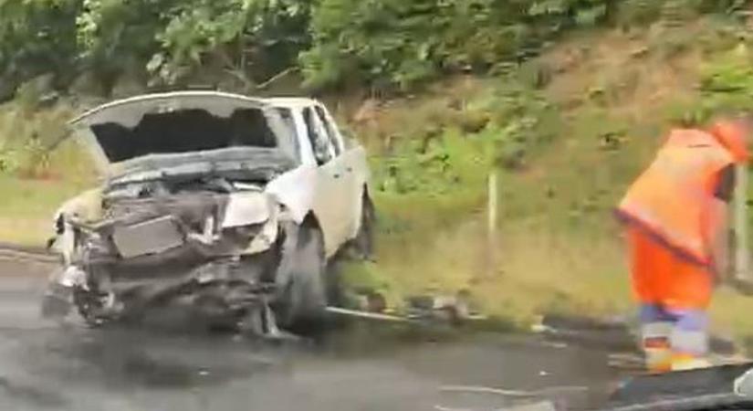 Hihetetlen! Újabb baleset történt a csúszós mecseki úton (VIDEÓ)