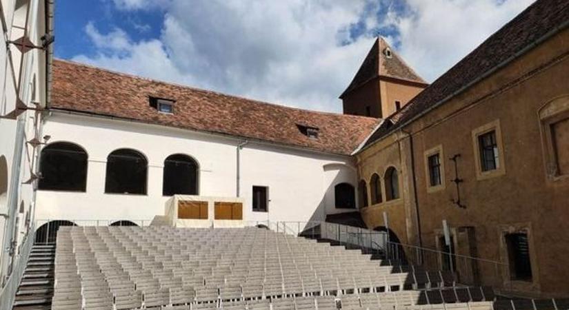 A Felső szomszédok fiatal szereplője talált rá a Vas Népére