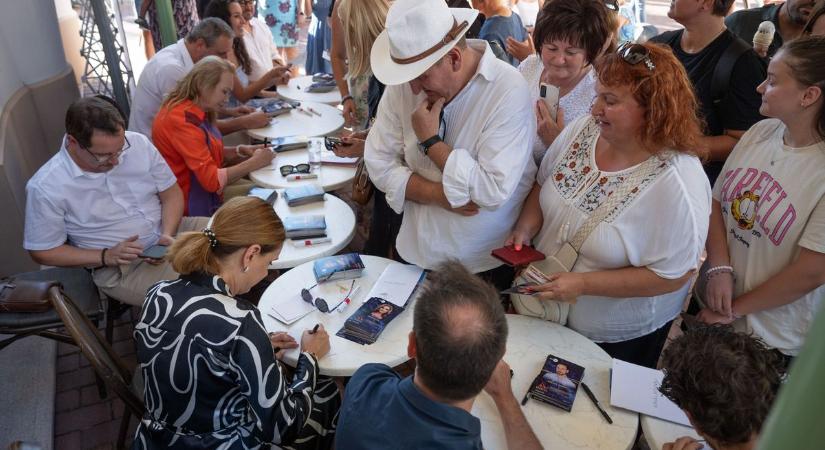 Gyászruhában érkeztek, de nem véletlenül, meglepő vallomás a Rebecca főszereplőitől