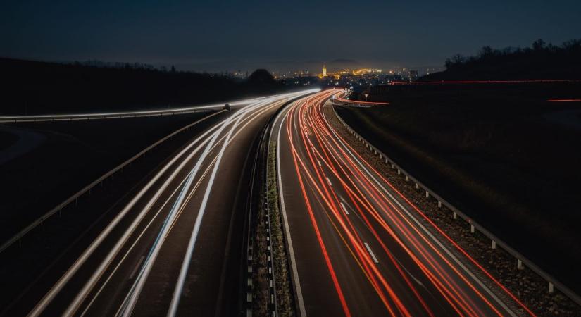 Megállítják a forgalmat az M1-esen