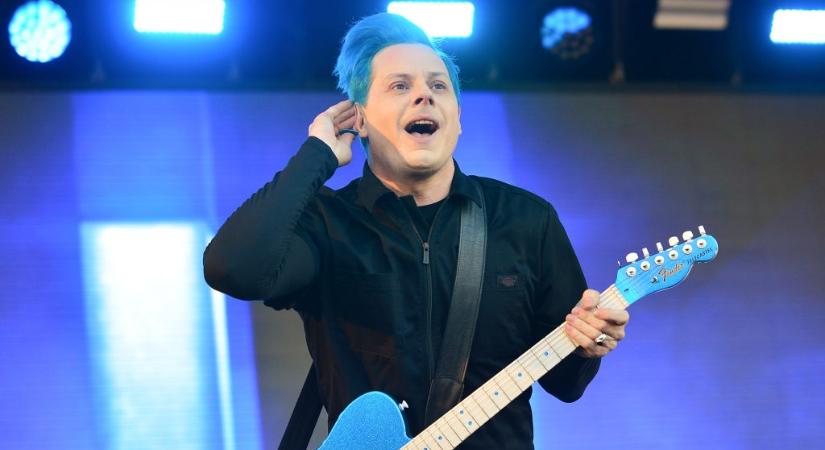 Ötvenéves az utolsó rocksztár, aki végigkamuzta a kétezres éveket, aztán betiltotta a banánokat