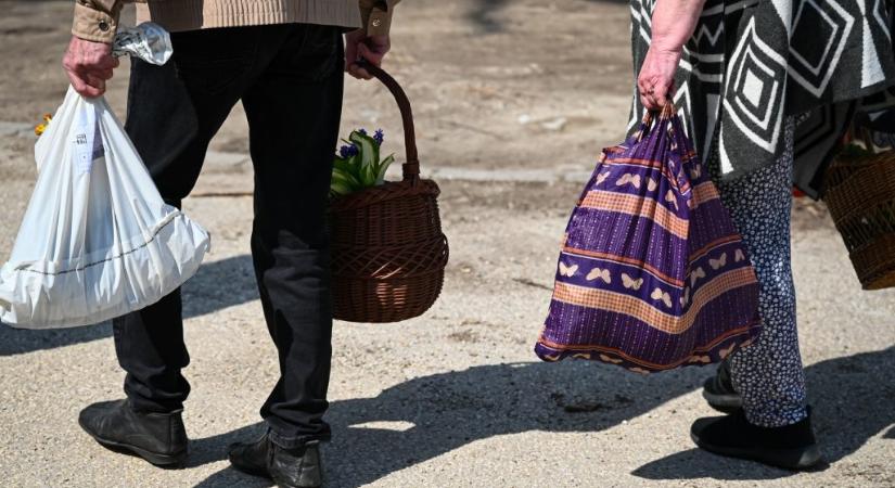 Közzétették a rendelettervezetet: 82,7 milliárd forintba kerül a nyugdíjasok őszi élelmiszer-utalványa