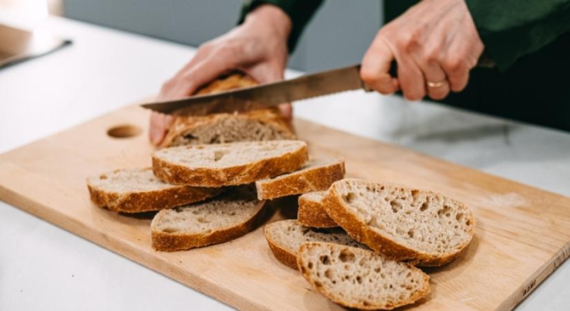 Rakj egy szelet kenyeret a hűtőbe: megdöbbentő, mit fogsz tapasztalni másnap