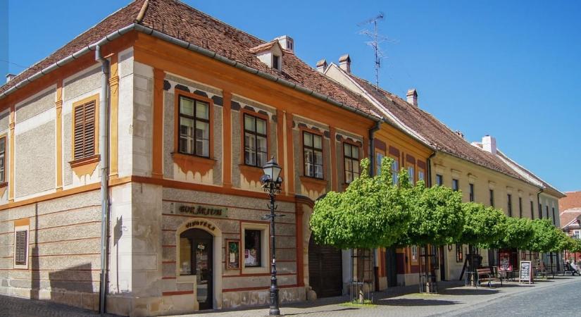 Hivatali visszaélés gyanúja miatt letartóztatták Kőszeg vezető ügyészét, akit Polt Péter 2015-ben kitüntetett