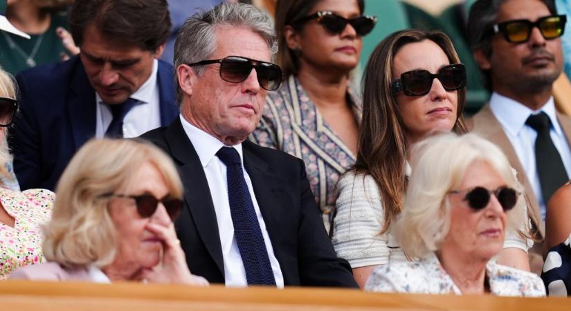 Hugh Grant elszundított a királyi páholyban a wimbledoni teniszbajnokság egyik meccsén