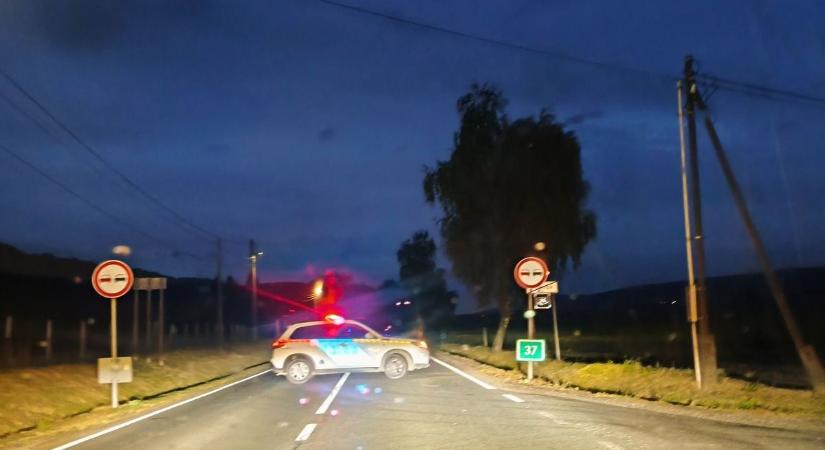 Útlezárás sokkolta az autósokat a 26-os főúton – baleset miatt mindenki kerülőre kényszerült!