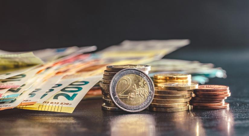 Devizapiac: 400 forint alatt az euró