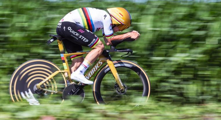 Tour de France 2025: Evenepoel nyerte az időfutamot, Pogacar átvette a vezetést