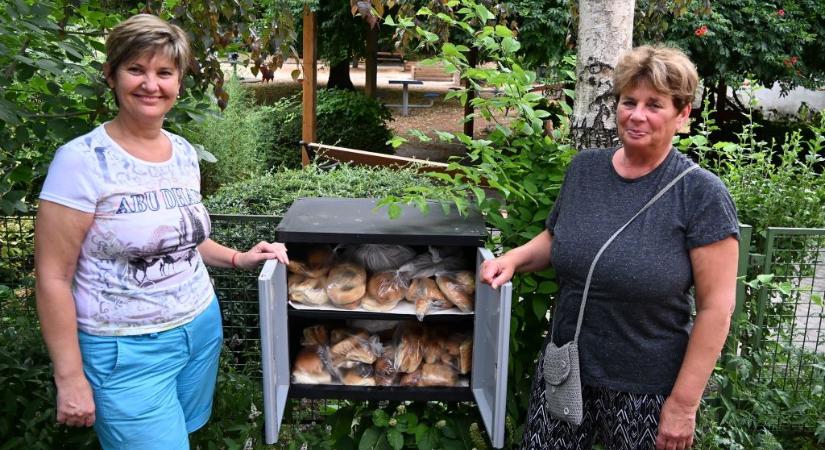 Így néz ki a siófoki „Enni adok” ételdoboz töltése