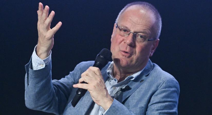Furcsának tűnő állítást tett Navracsics Tibor